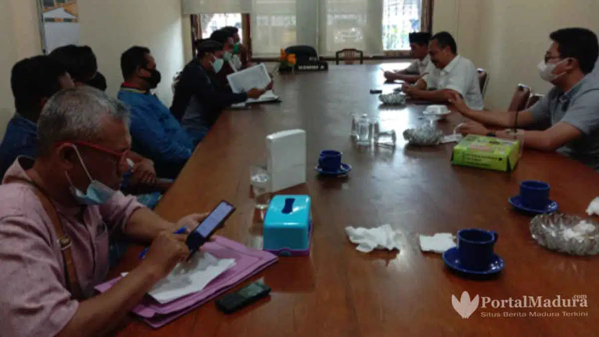 Warga Temukan Sekretariat Pilkades di Rumah Kades dan BPD Aktif Nyalon