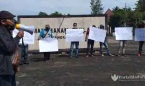 Wartawan Bangkalan Aksi Kutuk Kekerasan Terhadap Jurnalis TV di Situbondo