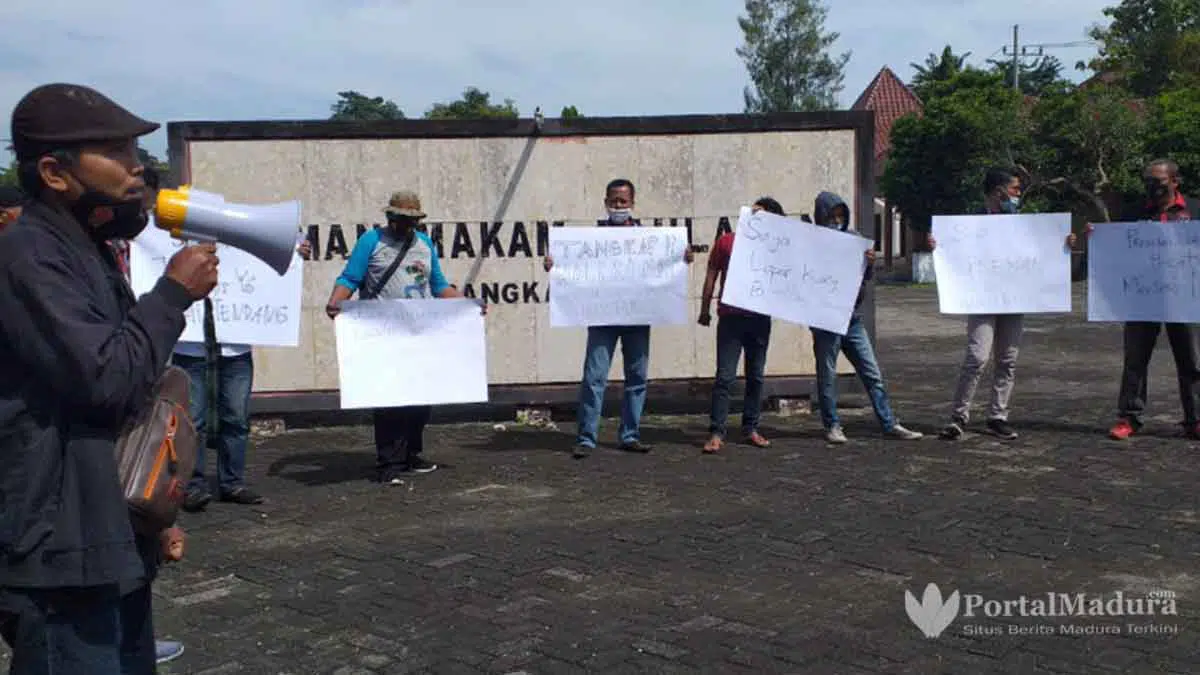 Wartawan Bangkalan Aksi Kutuk Kekerasan Terhadap Jurnalis TV di Situbondo
