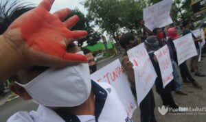 Gelar Aksi Tearikal, Wartawan Pamekasan Kutuk Kekerasan Terhadap Jurnalis