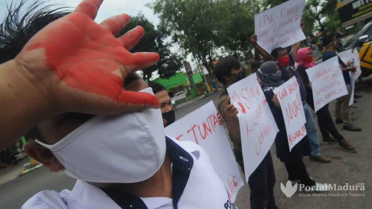 Gelar Aksi Tearikal, Wartawan Pamekasan Kutuk Kekerasan Terhadap Jurnalis