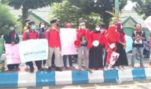 Demo di Gedung Dewan, Aktivis GMNI Sumenep Tolak Tambang Fosfat