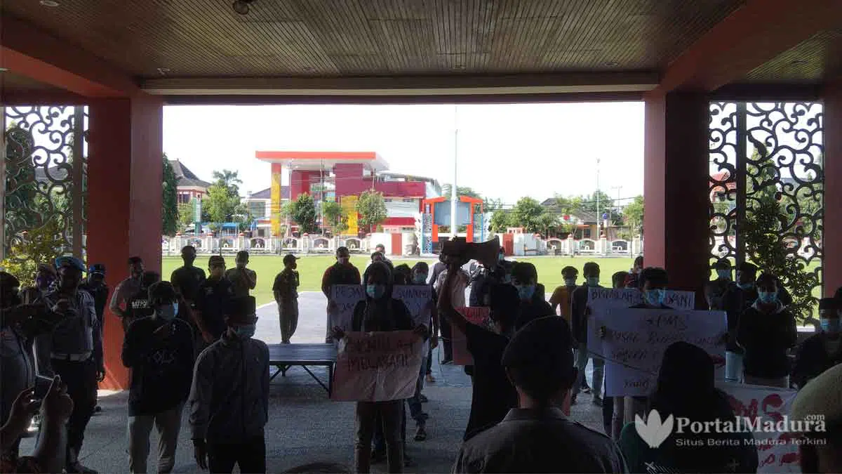 BreakingNews - GPMS "Ngeluruk" Kantor Bupati Sumenep