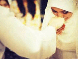 Para Istri Harus Tahu, Kedudukan Suami Lebih Tinggi dari Keluarganya