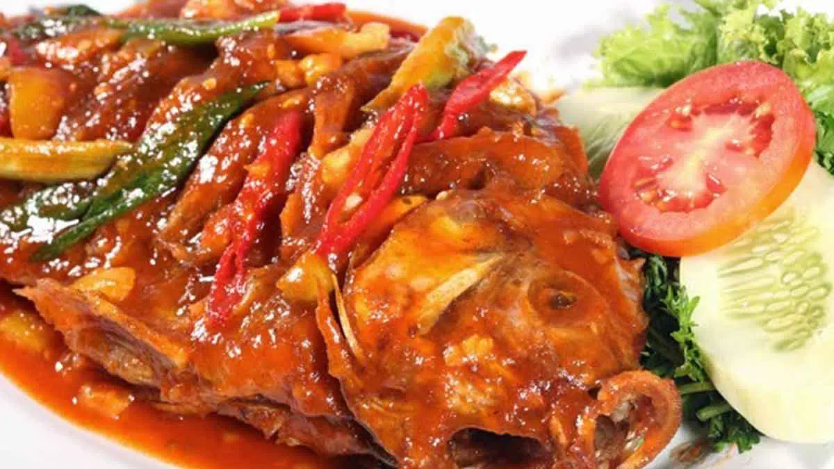 Menu Sehat: Resep Ikan Mujair Goreng Saus Siram Asam Manis Pedas