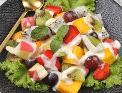 Menu Sehat: Resep Croatian Salad yang Kaya Buah Segar