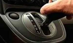 Transmisi Mobil Matik Tak Bisa Pindah Gigi? Ini 3 Penyebabnya