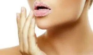 4-Tips-Agar-Bibir-Tetap-Sehat-Bebas-Kering-Saat-Berpuasa