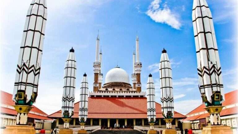 Arsitektur Masjid Agung Baitussalam Tangerang