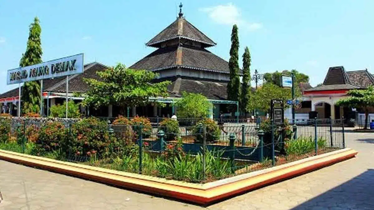 5-Keunikan-Masjid-Agung-Demak-Sebagai-Masjid-Bersejarah-di-Jawa-Tengah
