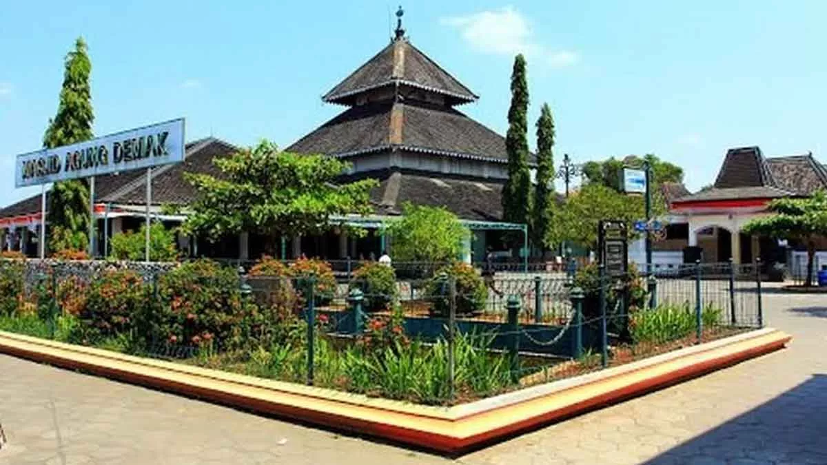 5-Keunikan-Masjid-Agung-Demak-Sebagai-Masjid-Bersejarah-di-Jawa-Tengah