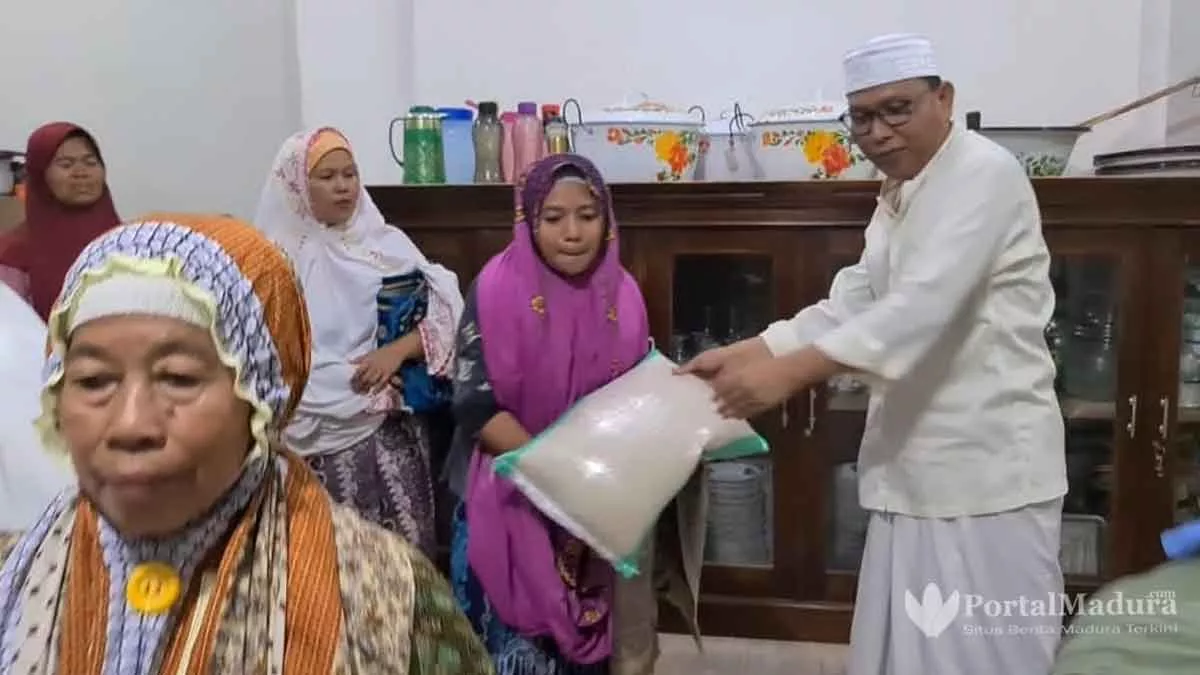 AMB Santuni Kaum Duafa dan Anak Yatim, Mulai Sembako, Sarung hingga Mukena