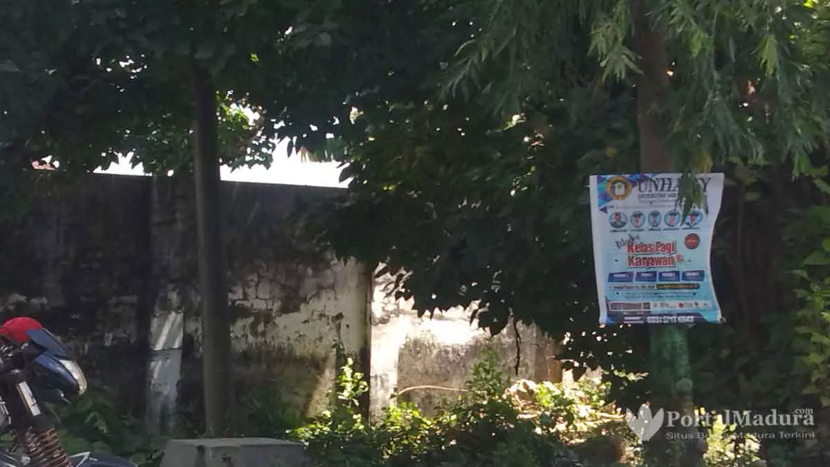 Banner Promosi “Marak” Dipaku ke Pohon