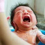 Bunda, Hindari 4 Kesalahan Ketika Memandikan Bayi