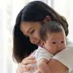 Bunda, Ini Cara Gendong Bayi Yang Baik Dan Benar