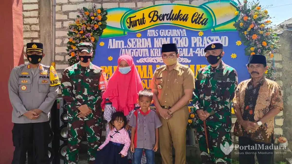 Bupati-Bangkalan-Takziyah-ke-Rumah-Korban-Awak-KRI-Naggala-402