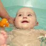 Cara Membersihkan Mainan Mandi Bayi Agar Tak Jadi Sarang Kuman