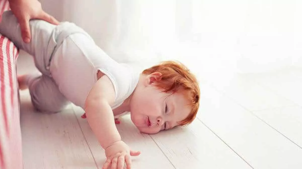 Cara Mudah Cegah Bayi Jatuh Dari Tempat Tidur
