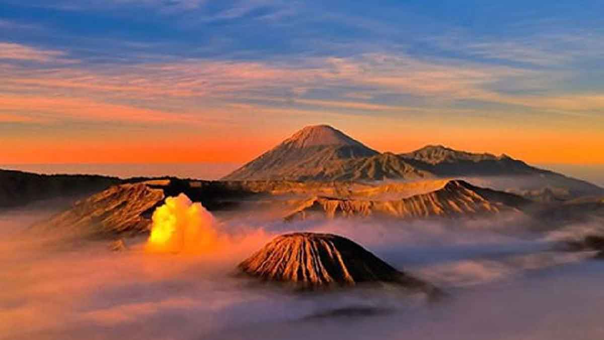 10 Gunung Terindah Di Indonesia Yang Wajib Dikunjungi - Riset