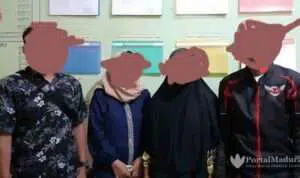 Dua-Pasang-Muda-mudi-Kepergok-Berduaan-di-Kamar-Kos