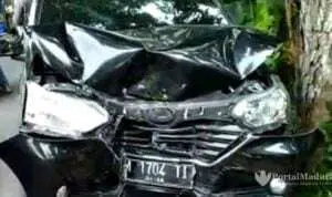 Gegara-Truk,-Avansa-Seruduk-Tembok-di-Artodung-Pamekasan