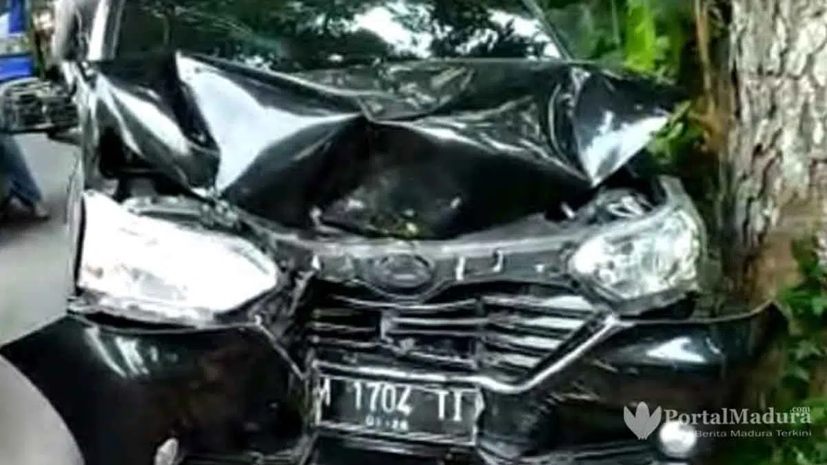 Gegara-Truk,-Avansa-Seruduk-Tembok-di-Artodung-Pamekasan