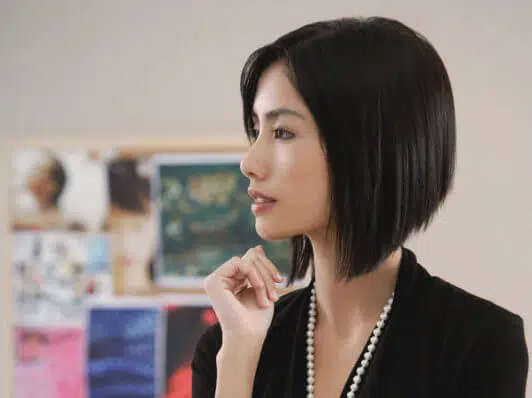 Graduated Bob dengan soft layer Potongan rambut pendek wanita untuk wajah bulat