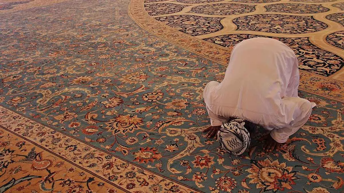 Jangan Dilewatkan, Inilah Pahala dan Keutamaan Salat Tarawih Malam Pertama