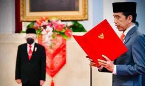 Jokowi-Anugerahkan-Penghargaan-Untuk-Kru-KRI-Nanggala-402