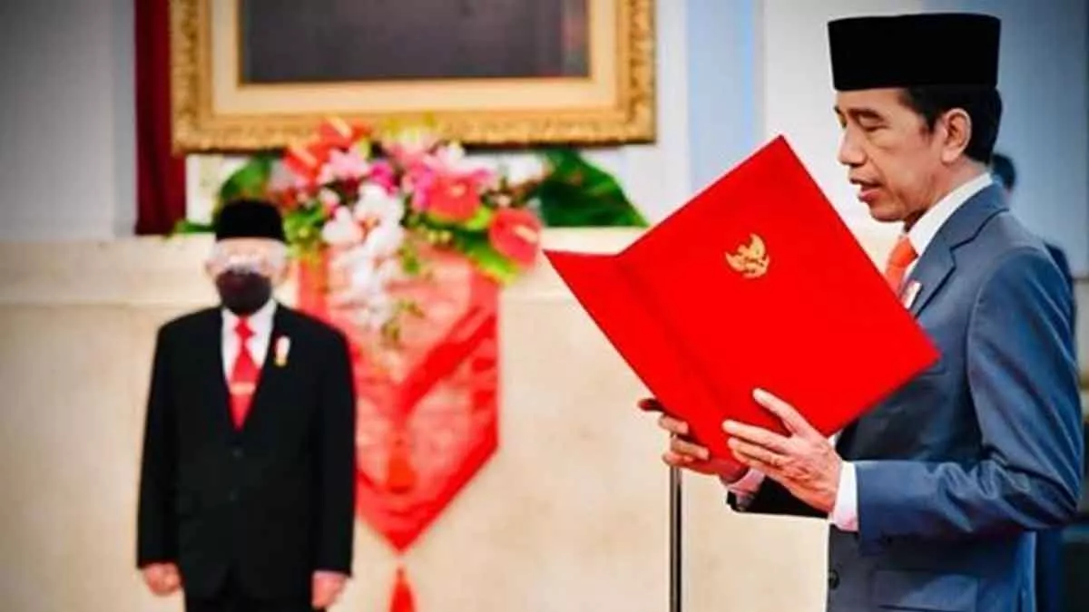 Jokowi Anugerahkan Penghargaan Untuk Kru KRI Nanggala-402