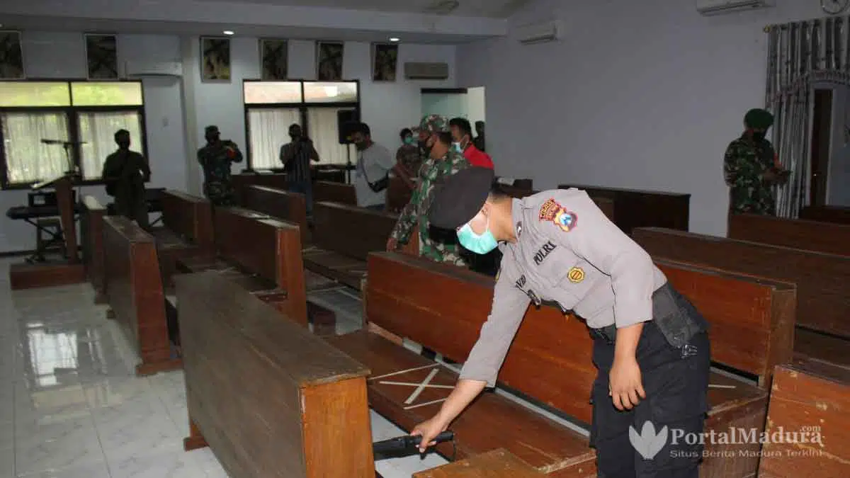 Jumat-Agung,-Polisi-Jaga-Ketat-Tempat-Ibadah-Umat-Kristiani-di-Sampang