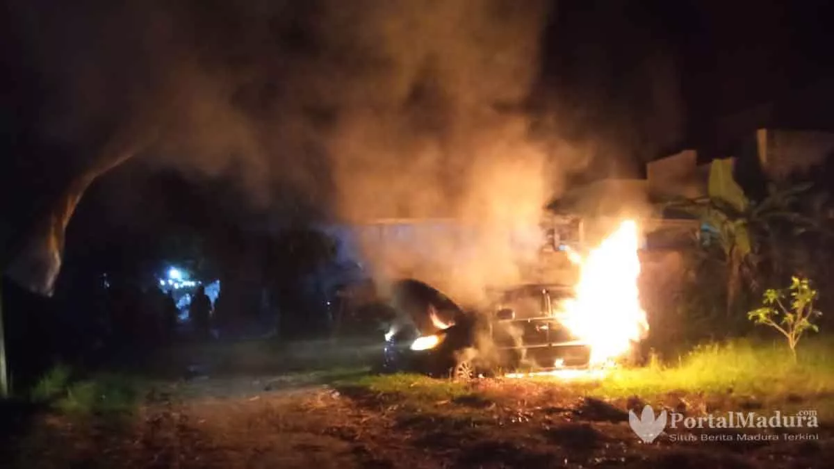 Mobil Operasional PWI Sampang Hangus Terbakar