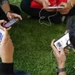 6 Cara Cegah Mata Lelah Akibat Cahaya Ponsel