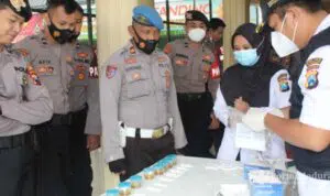 Mendadak! 32 Personel Sat Sabhara Polres Sumenep Jalani Tes Urine