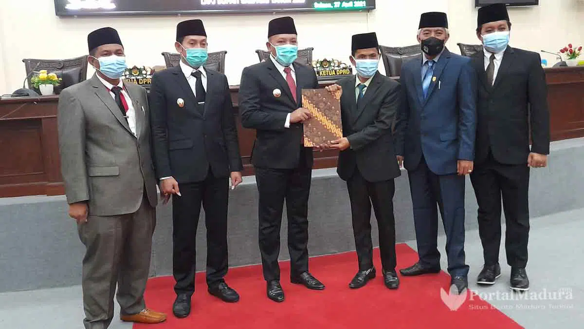 Rapat Paripurna, DPRD Sampang Sampaikan Rekomendasi Pansus LKPJ Bupati TA 2020