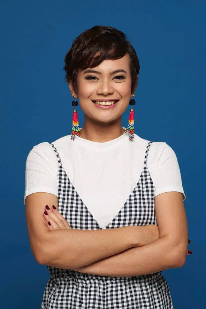 Variasi Pixie dengan Poni Tipis Pilihan Model Rambut Pendek Wanita untuk Wajah Bulat