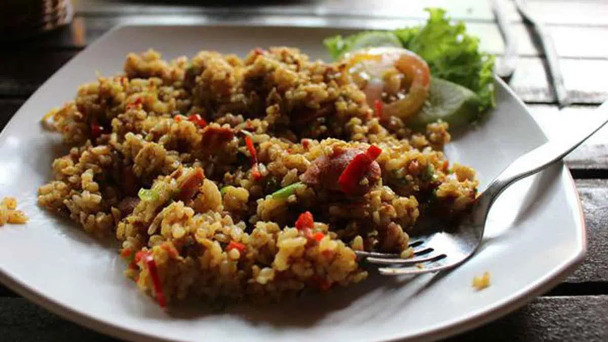 Resep-Nasi-Goreng-Kampung-Khas-Malaysia,-Mudah-dan-Enak