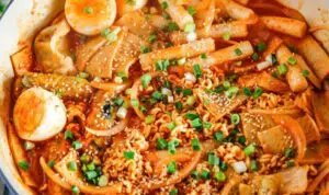 Resep-Rabokki,-Mi-Kuah-Pedas-Khas-Korea