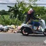 Sampah “Hiasi” Jalan Raya Saronggi Sumenep