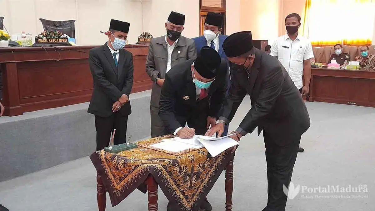 Rapat Paripuran DPRD, Bupati Sampang Sampaikan LKPJ TA 2020