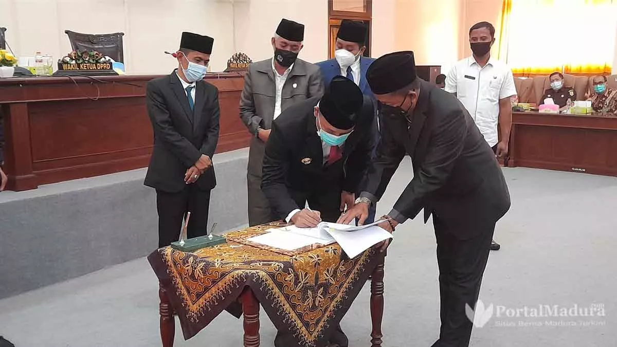 Rapat Paripurna DPRD, Bupati Sampang Sampaikan LKPJ TA 2020