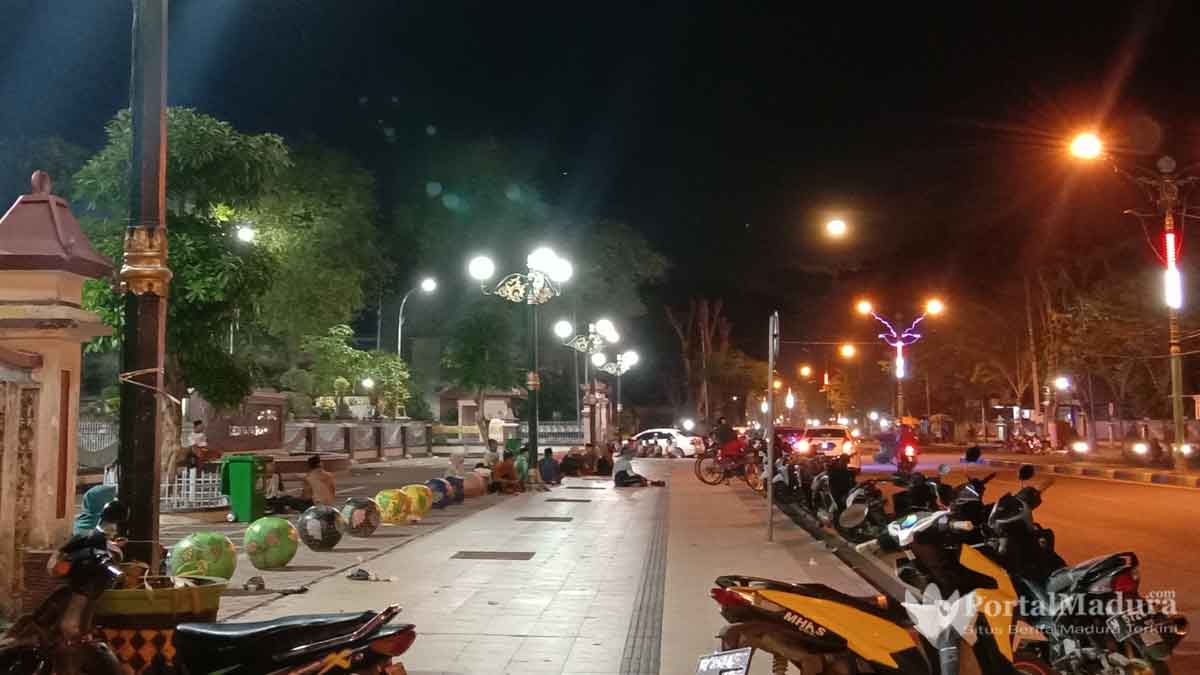 Depan Pendopo Bupati Pamekasan Jadi Tempat Nongkrong Baru