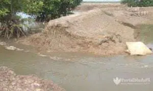Tambak Siring Jebol, Petani Garam di Sampang Terancam Gagal Panen