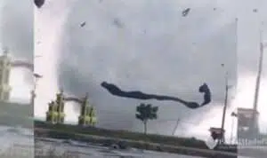 Viral Video Puting Beliung Hajar Karanganyar Sumenep, 5 Bangunan Rusak