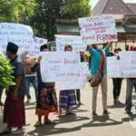 Warga Tolak Menundaan Pilkades Tanah Merah Laok