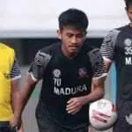 Gagal Lolos,  Bertahan di Bandung