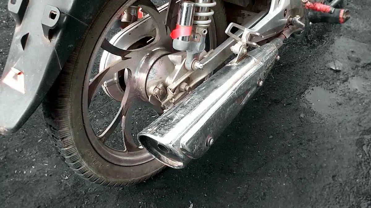 Ini 5 Penyebab Knalpot Motor Meledak-ledak