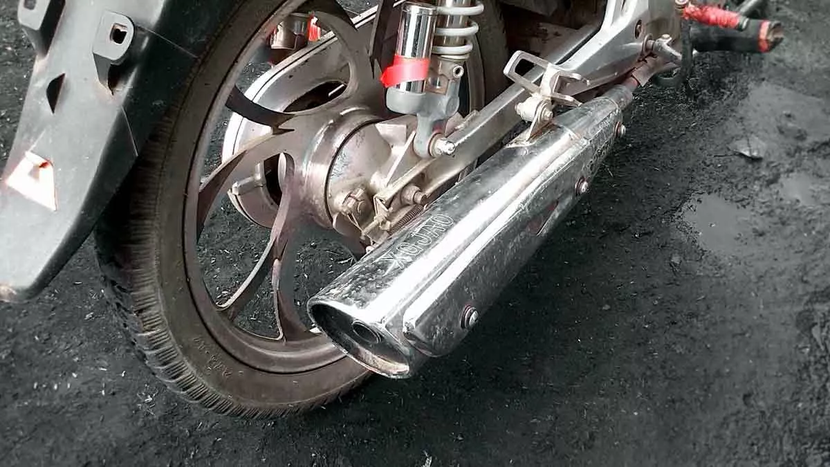 Ini 5 Penyebab Knalpot Motor Meledak-ledak