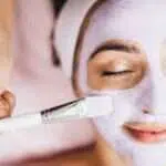 Ladies, Lakukan 7 Rutinitas Skincare Ini Setelah Pulang dari Pesta