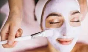 Ladies, Lakukan 7 Rutinitas Skincare Ini Setelah Pulang dari Pesta